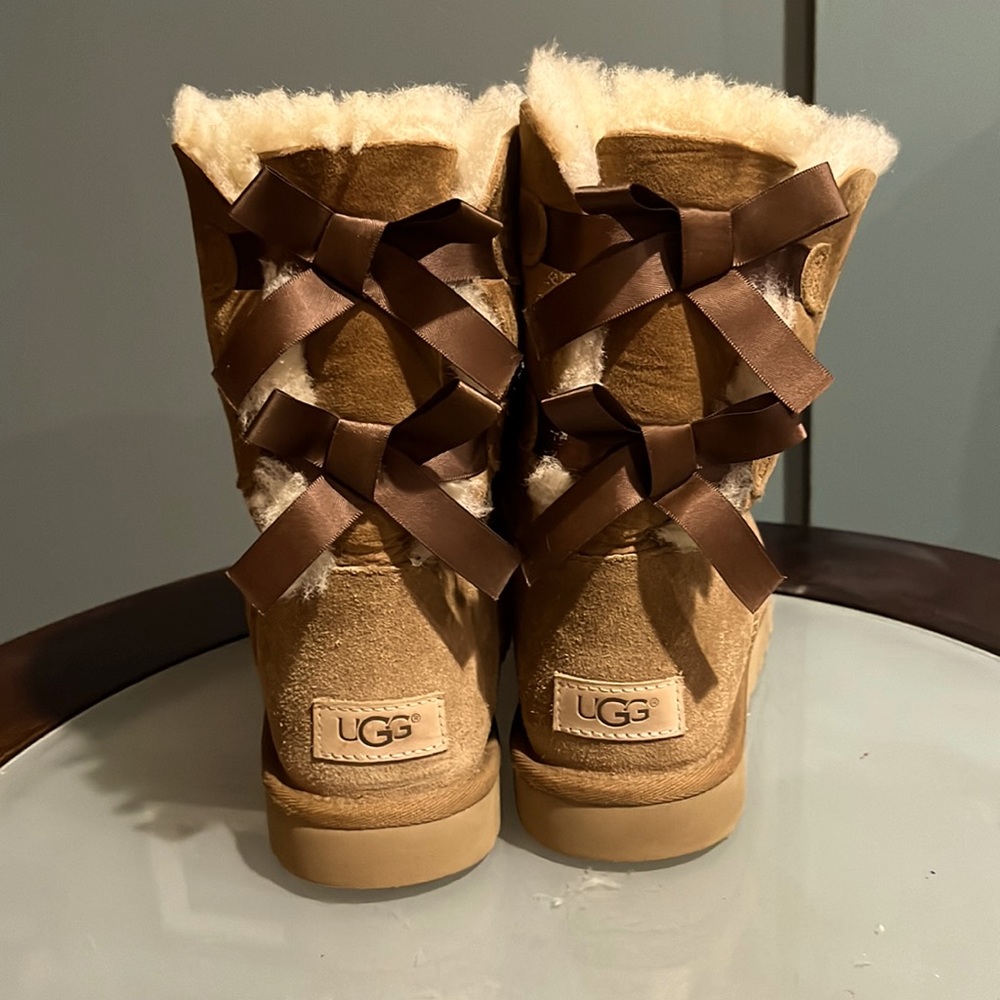 Ugg’s Bailey Bow boots chestnut size 8W. Gently used